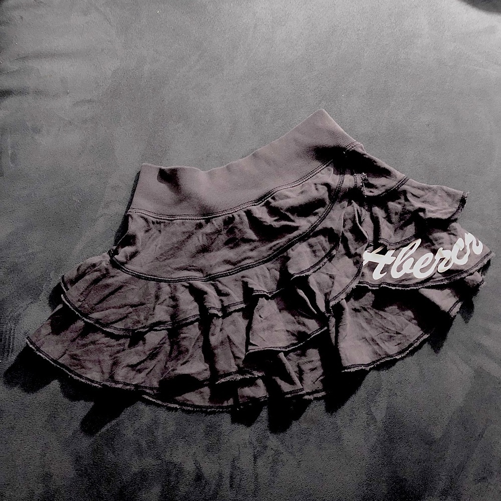 Abercrombie & Fitch NWOT XS navy ruffle skirt